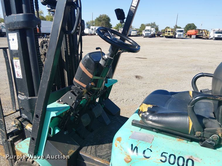 image for item NU9753 Mitsubishi FG025K forklift