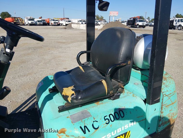 image for item NU9753 Mitsubishi FG025K forklift