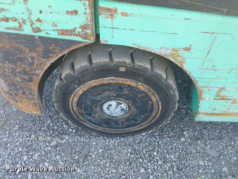 image for item NU9753 Mitsubishi FG025K forklift