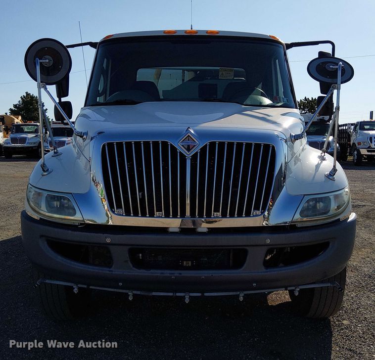 image for item NU9757 2009 International 4300 street sweeper truck