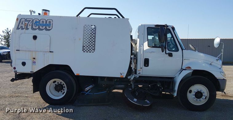 image for item NU9757 2009 International 4300 street sweeper truck