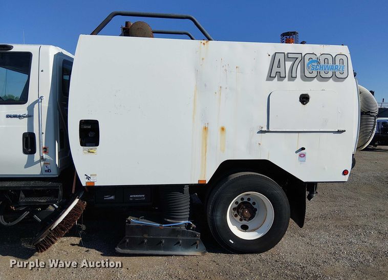 image for item NU9757 2009 International 4300 street sweeper truck