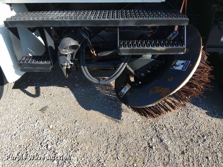 image for item NU9757 2009 International 4300 street sweeper truck