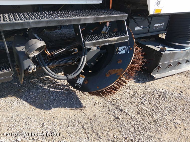 image for item NU9757 2009 International 4300 street sweeper truck