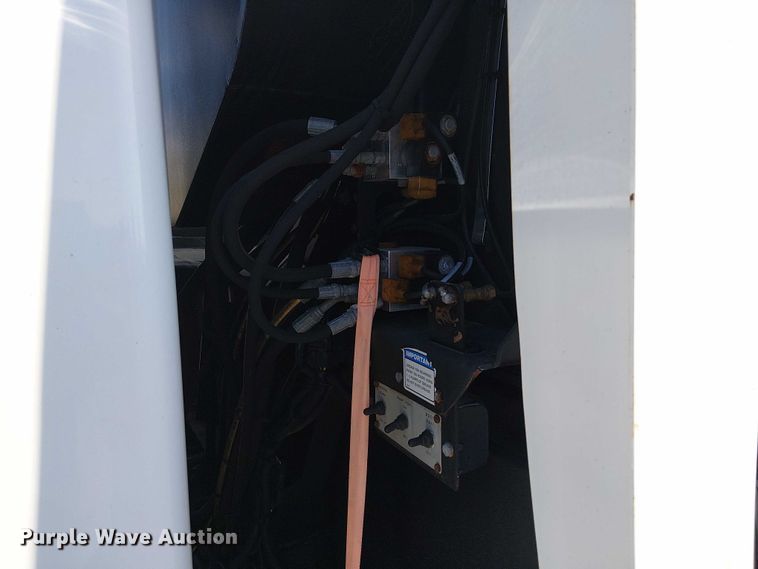 image for item NU9757 2009 International 4300 street sweeper truck