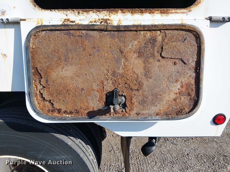 image for item NU9757 2009 International 4300 street sweeper truck