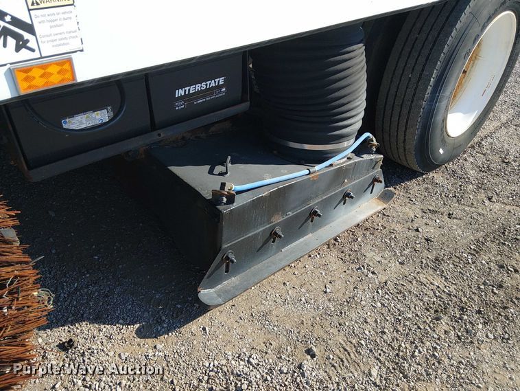 image for item NU9757 2009 International 4300 street sweeper truck