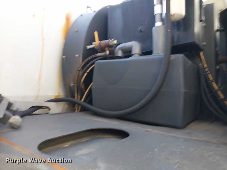 image for item NU9757 2009 International 4300 street sweeper truck