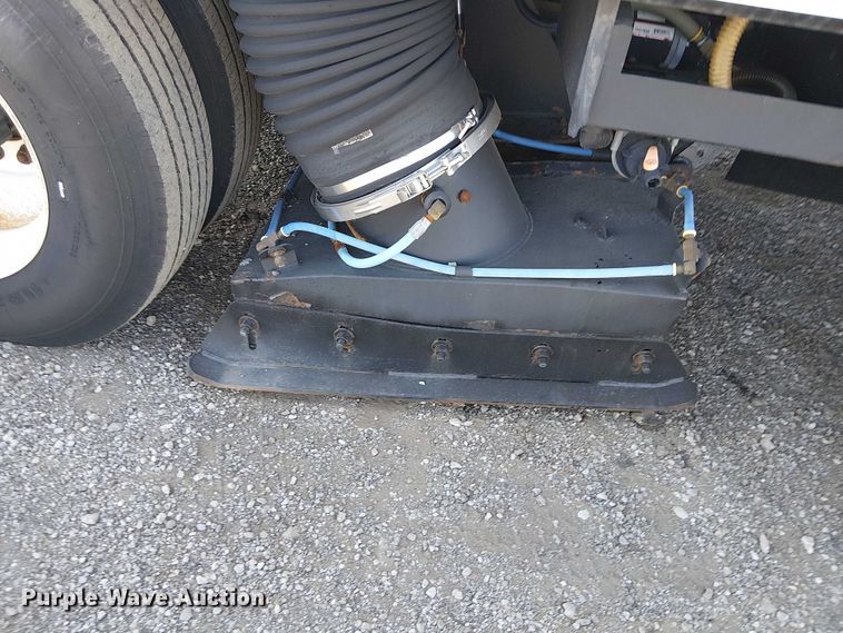 image for item NU9757 2009 International 4300 street sweeper truck