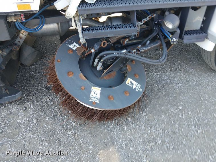 image for item NU9757 2009 International 4300 street sweeper truck