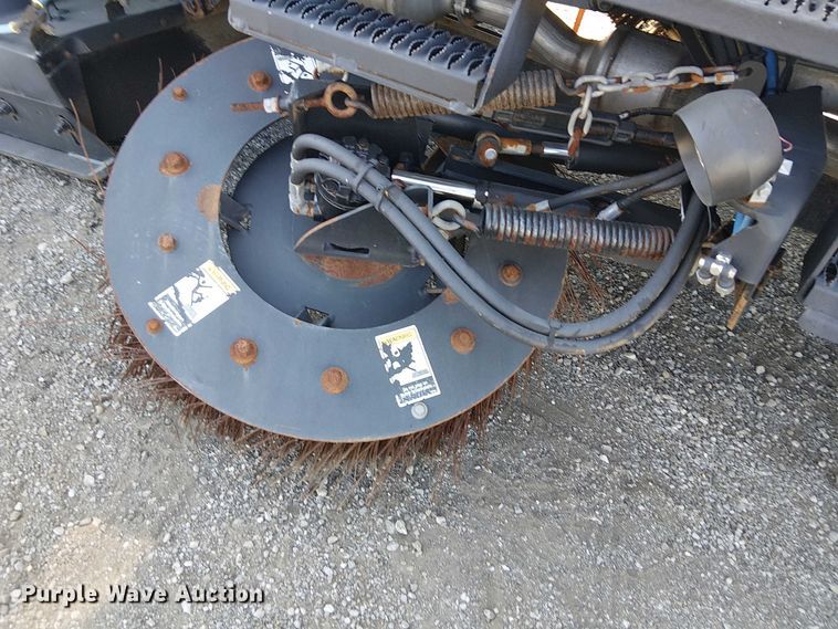 image for item NU9757 2009 International 4300 street sweeper truck