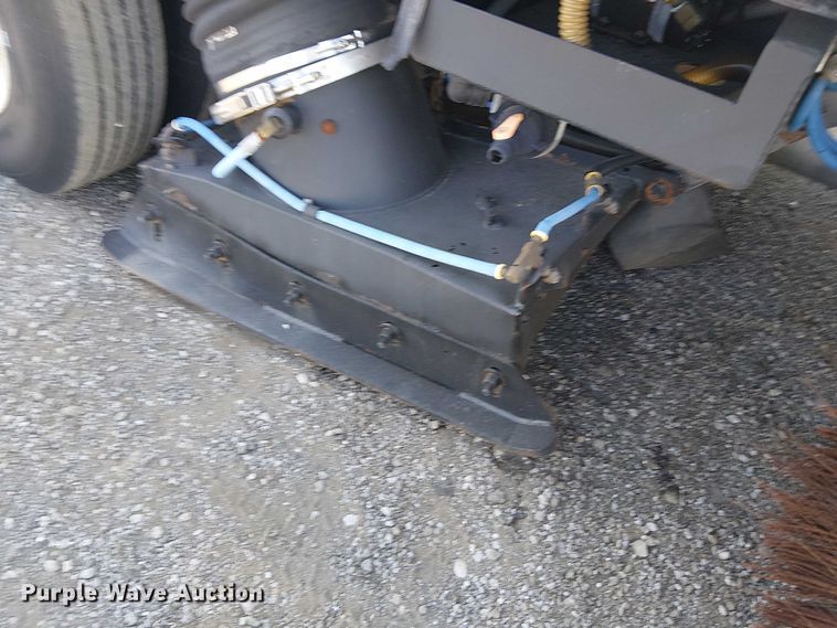 image for item NU9757 2009 International 4300 street sweeper truck