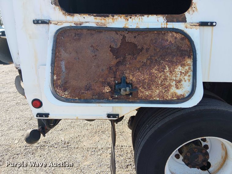 image for item NU9757 2009 International 4300 street sweeper truck