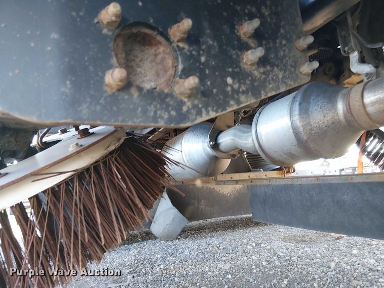 image for item NU9757 2009 International 4300 street sweeper truck