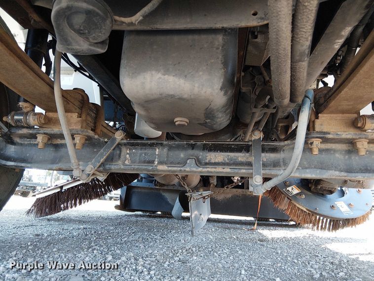 image for item NU9757 2009 International 4300 street sweeper truck