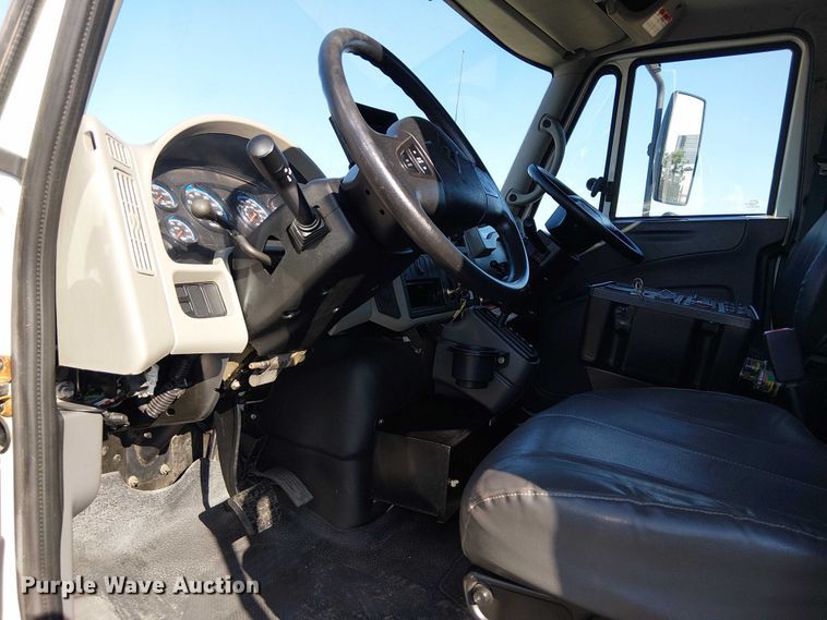 image for item NU9757 2009 International 4300 street sweeper truck