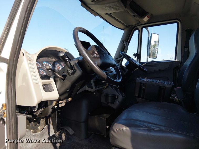 image for item NU9757 2009 International 4300 street sweeper truck