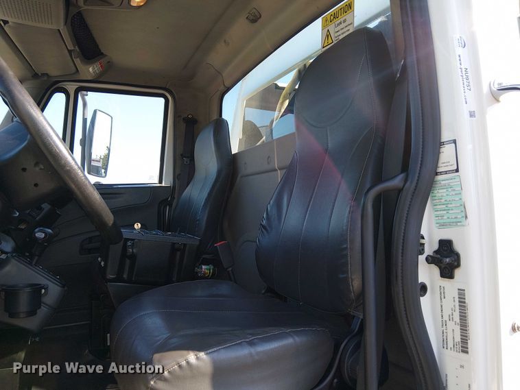 image for item NU9757 2009 International 4300 street sweeper truck