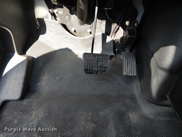 image for item NU9757 2009 International 4300 street sweeper truck