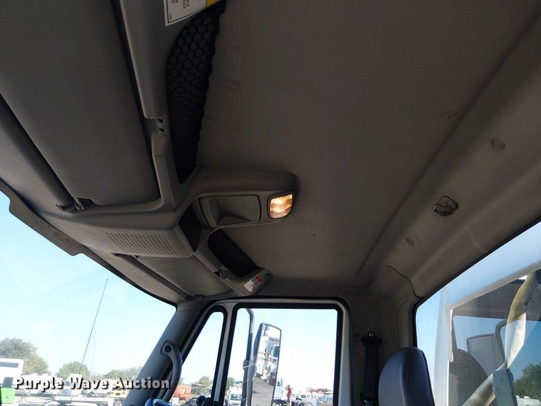 image for item NU9757 2009 International 4300 street sweeper truck