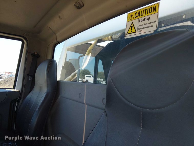 image for item NU9757 2009 International 4300 street sweeper truck