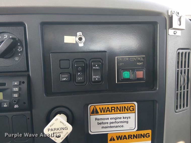 image for item NU9757 2009 International 4300 street sweeper truck