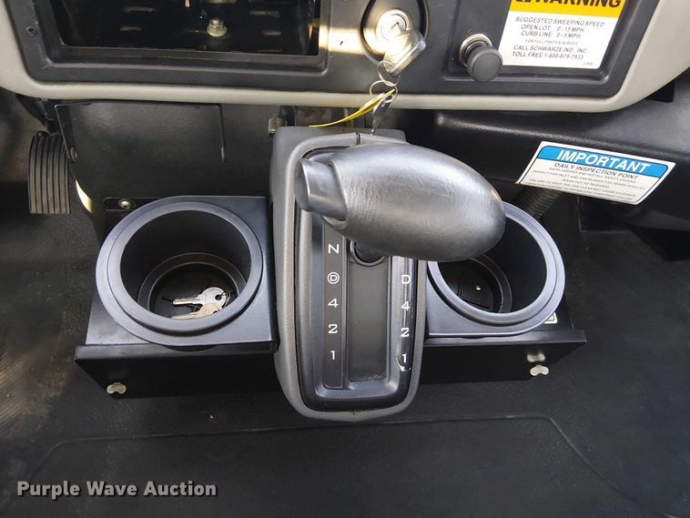 image for item NU9757 2009 International 4300 street sweeper truck