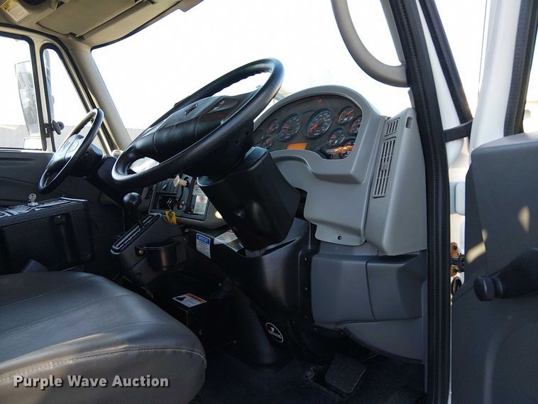 image for item NU9757 2009 International 4300 street sweeper truck