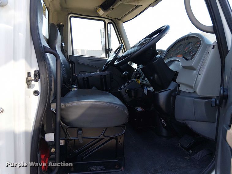 image for item NU9757 2009 International 4300 street sweeper truck