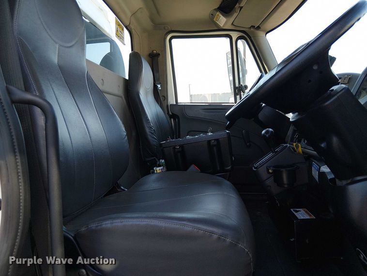 image for item NU9757 2009 International 4300 street sweeper truck