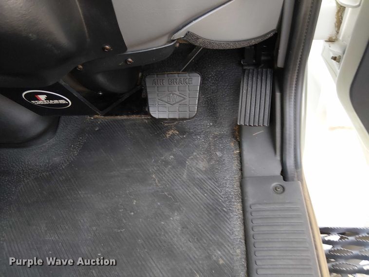 image for item NU9757 2009 International 4300 street sweeper truck