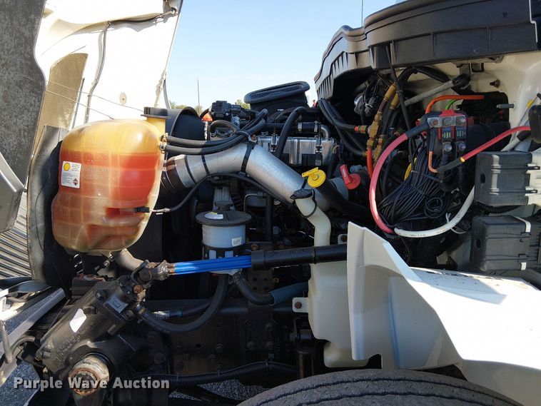 image for item NU9757 2009 International 4300 street sweeper truck