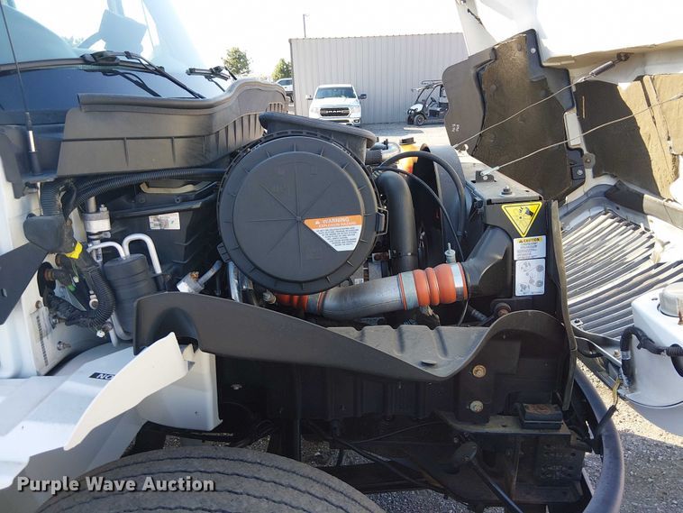 image for item NU9757 2009 International 4300 street sweeper truck