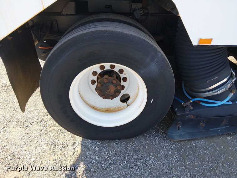 image for item NU9757 2009 International 4300 street sweeper truck