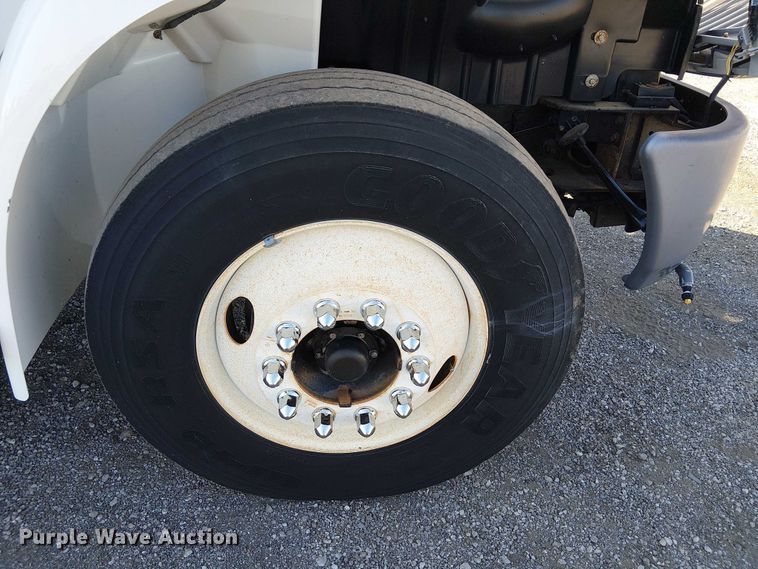 image for item NU9757 2009 International 4300 street sweeper truck