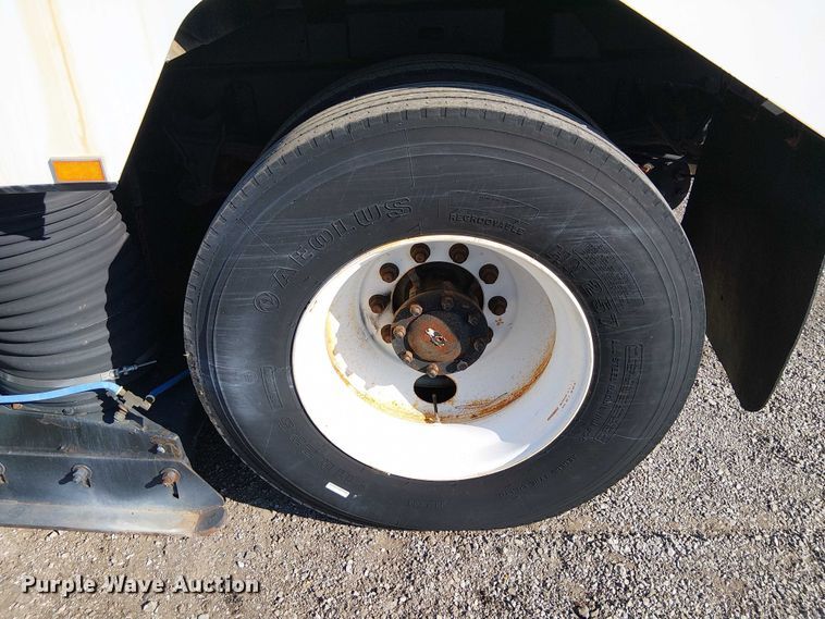 image for item NU9757 2009 International 4300 street sweeper truck