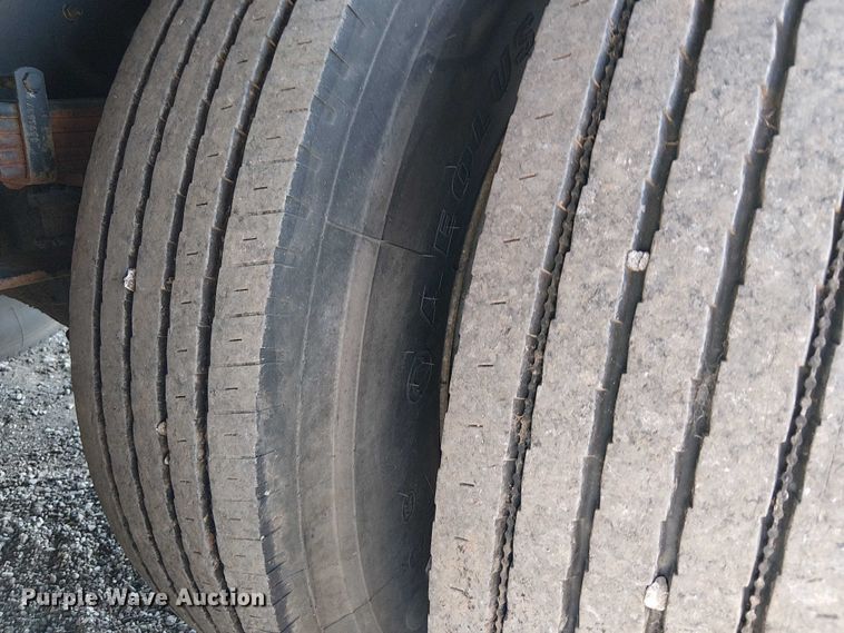 image for item NU9757 2009 International 4300 street sweeper truck