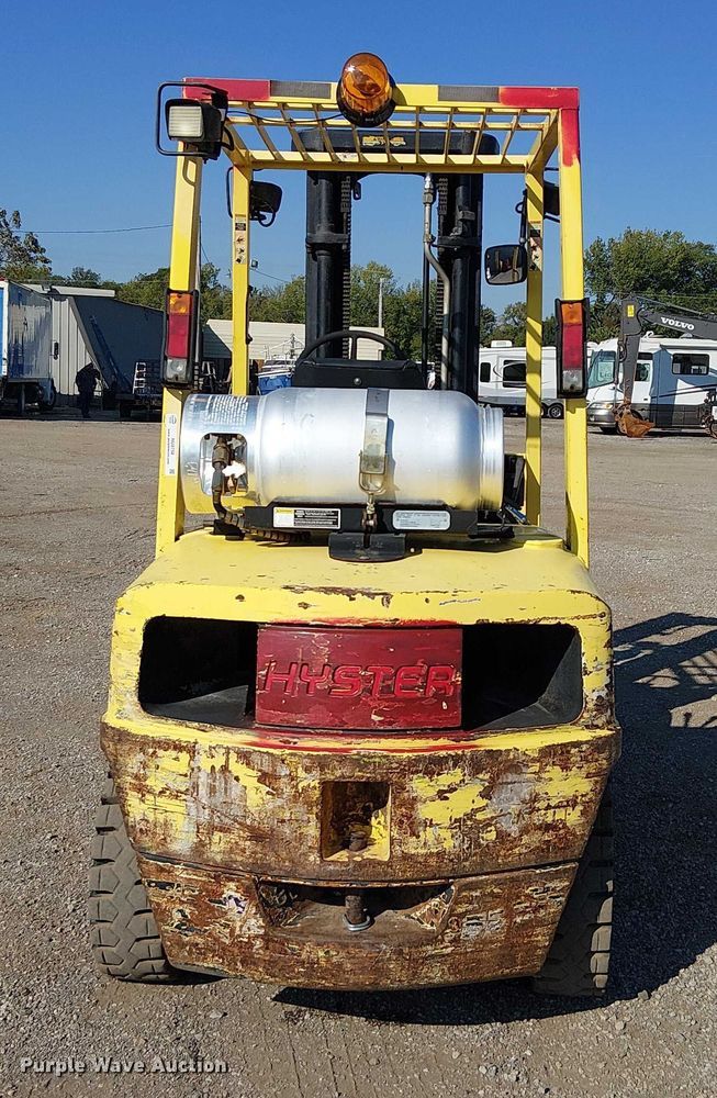 image for item NU9758 1997 Hyster H60XM forklift