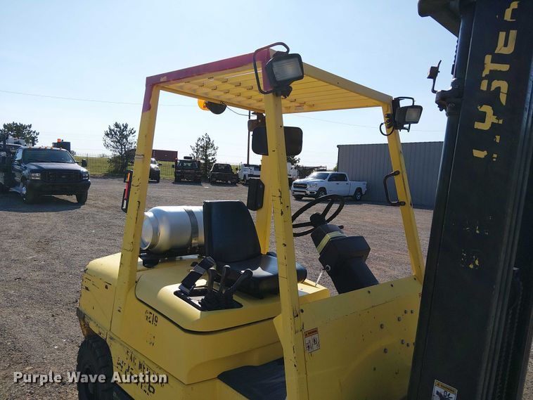 image for item NU9758 1997 Hyster H60XM forklift