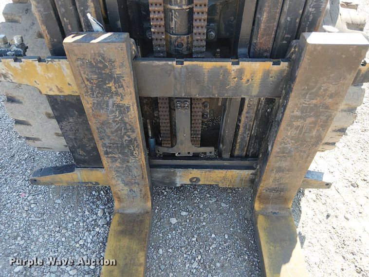 image for item NU9758 1997 Hyster H60XM forklift