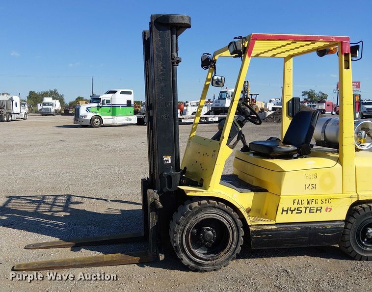 image for item NU9758 1997 Hyster H60XM forklift