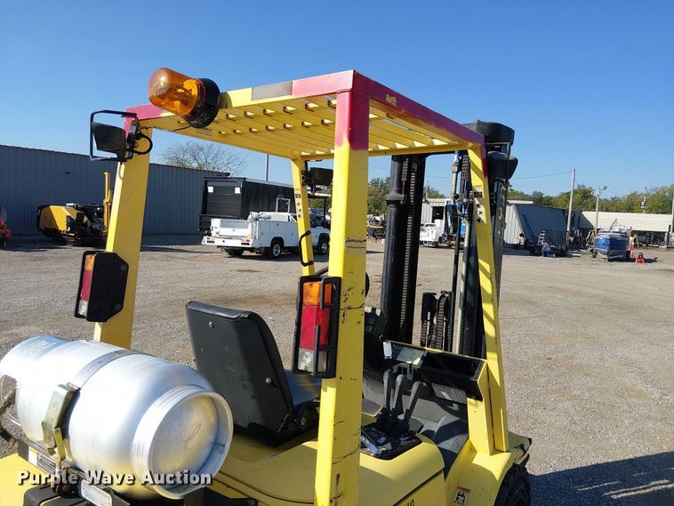 image for item NU9758 1997 Hyster H60XM forklift