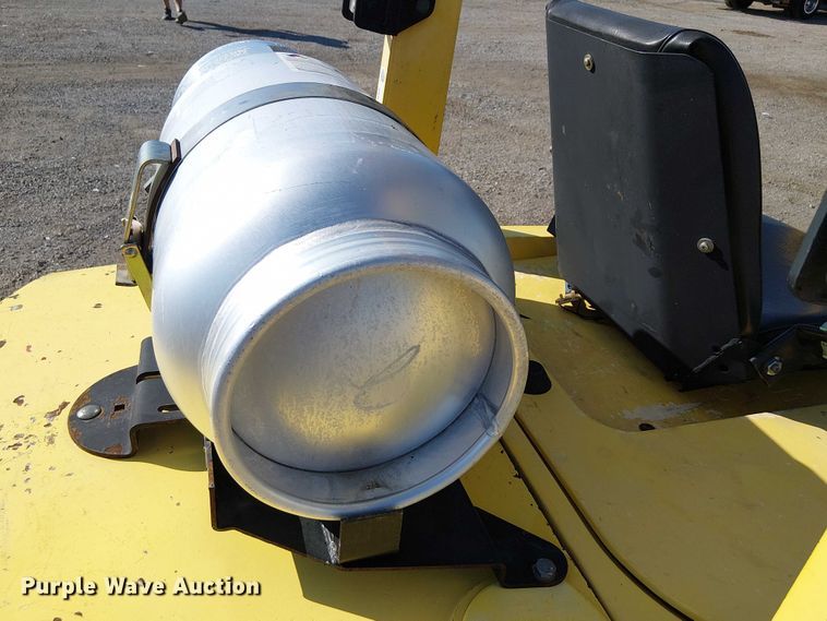 image for item NU9758 1997 Hyster H60XM forklift