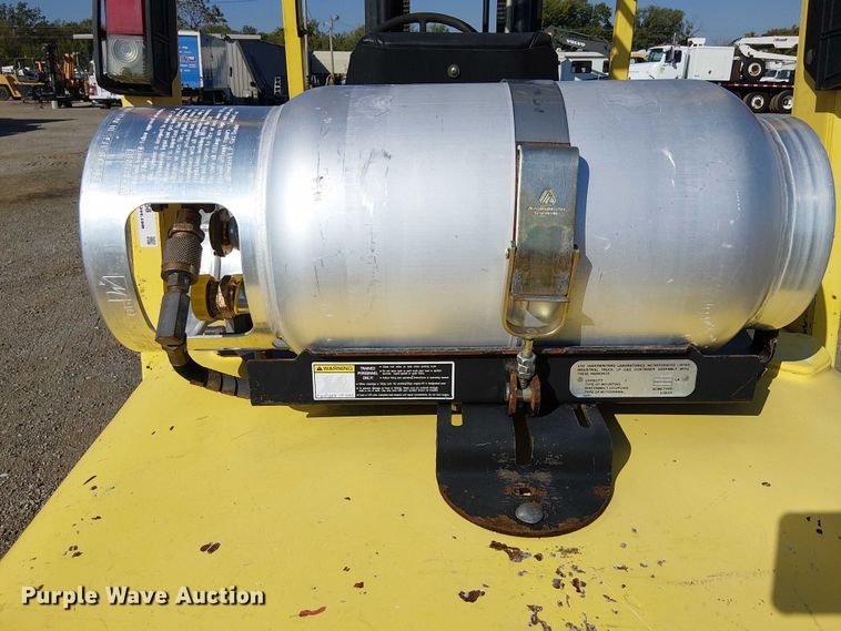 image for item NU9758 1997 Hyster H60XM forklift