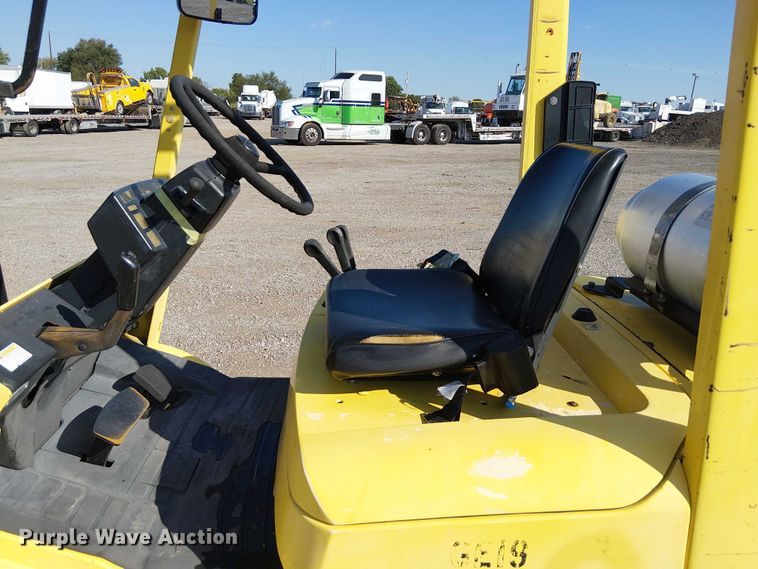 image for item NU9758 1997 Hyster H60XM forklift
