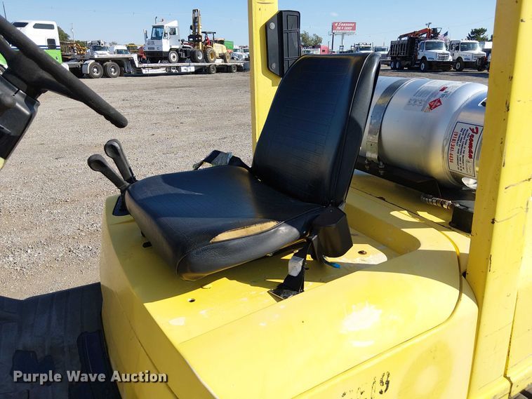 image for item NU9758 1997 Hyster H60XM forklift