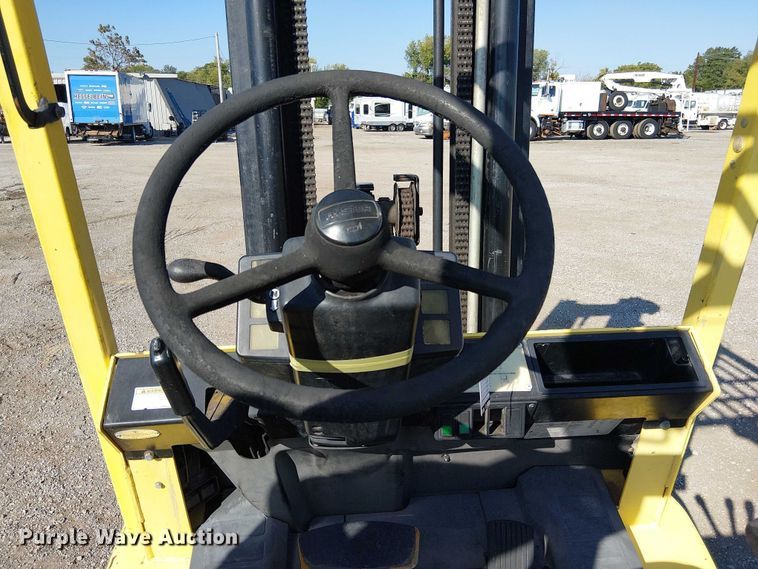 image for item NU9758 1997 Hyster H60XM forklift