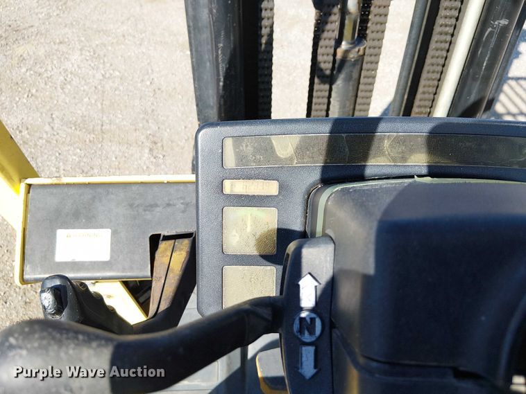 image for item NU9758 1997 Hyster H60XM forklift