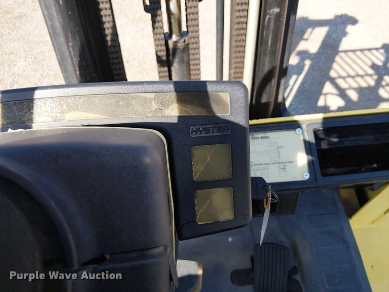 image for item NU9758 1997 Hyster H60XM forklift