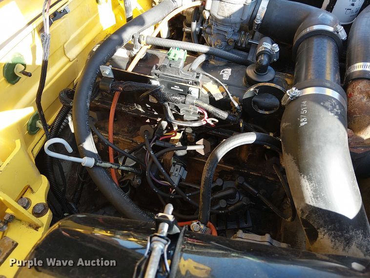 image for item NU9758 1997 Hyster H60XM forklift